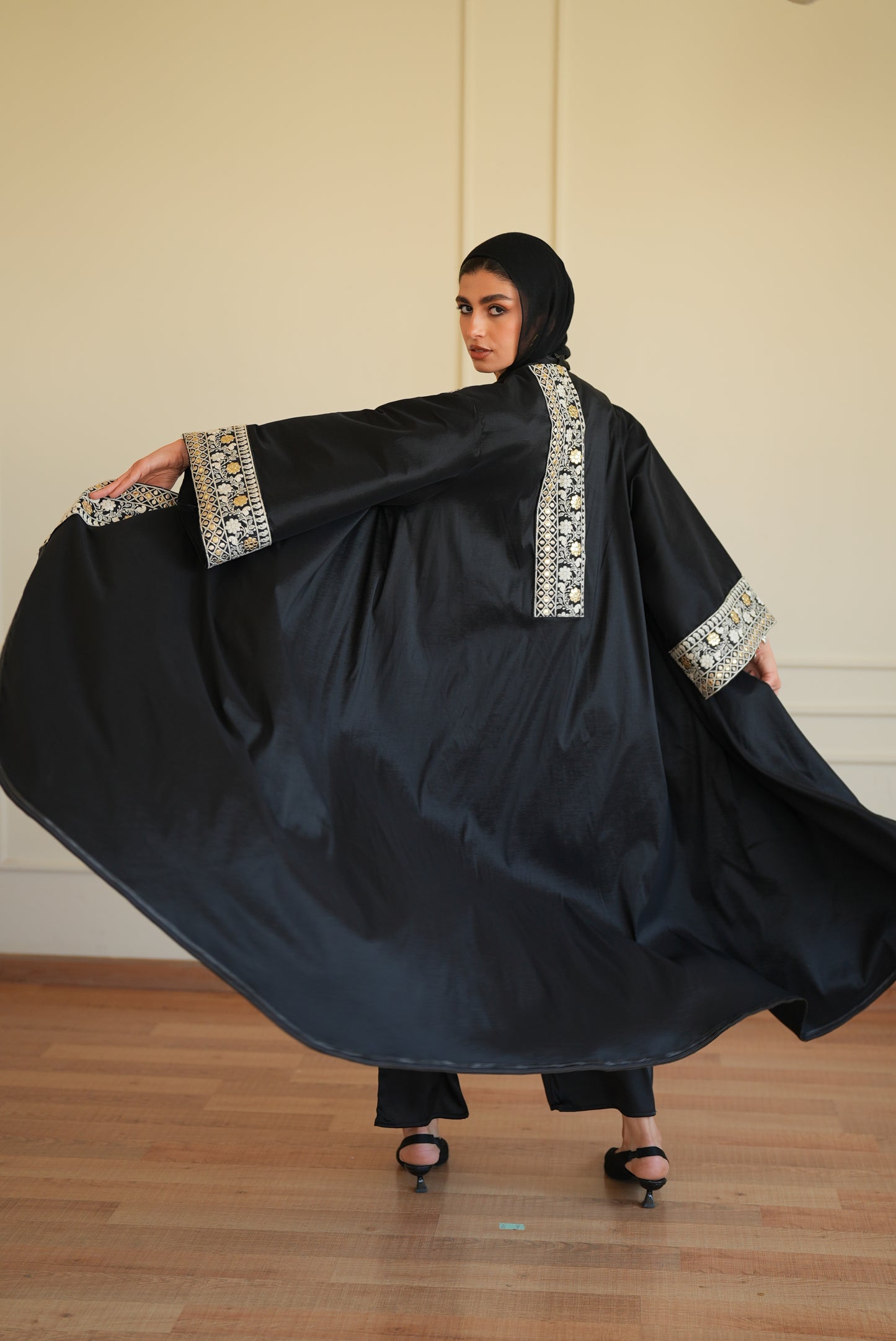 Noir Glow kaftan